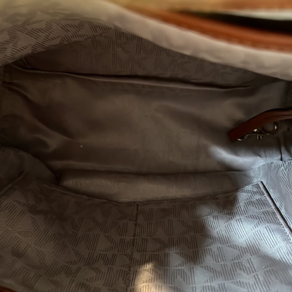 Like New with Tags MICHAEL MICHAEL KORS
Rhea Medium Logo backpack - Picture 6 of 9